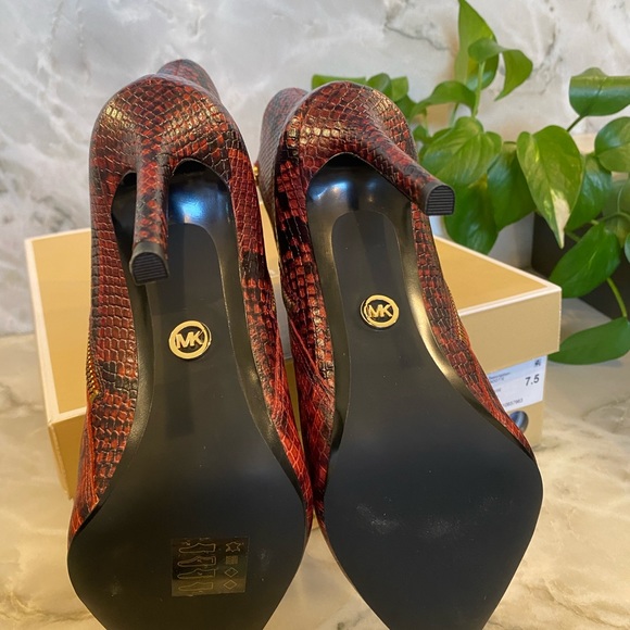 Michael Kors Bootie - Picture 3 of 6